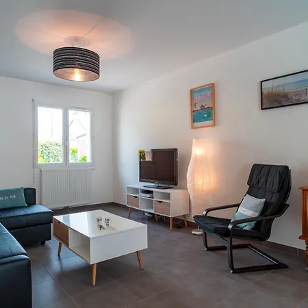 Holiday home La Bulle De Landrezac - Jacuzzi Et Proche